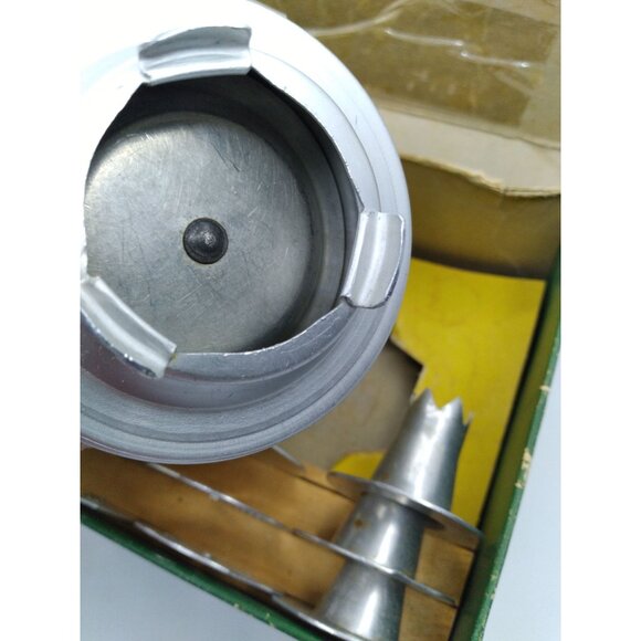 Vtg. Mirro Cookie And Pastry Press Aluminum in original box with 12 discs 3 tips - Picture 4 of 11